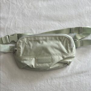 Athleta Belt Bag in Light Green